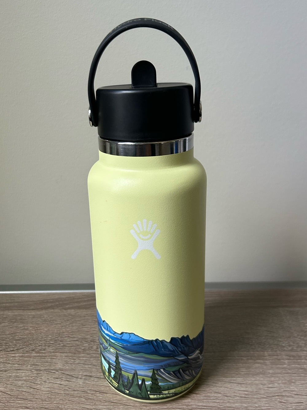 Hydro flask 32 oz light yellow stainless steel water bottle